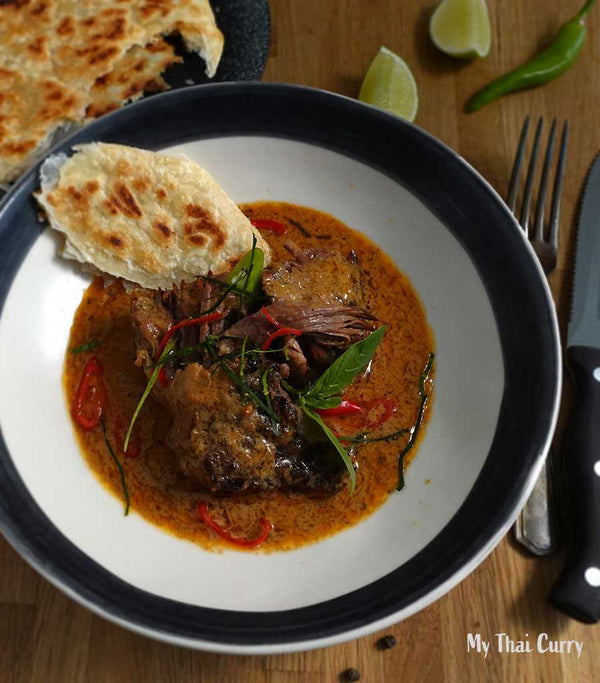 Beef Short Ribs in Panang Curry Sauce - mythaicurry